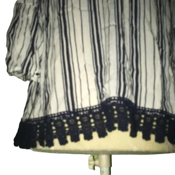 Cold Shoulder Crocheted Bottom Striped Top Blouse M - Picture 3 of 4